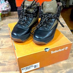 Limited edition Timberland chukka boots